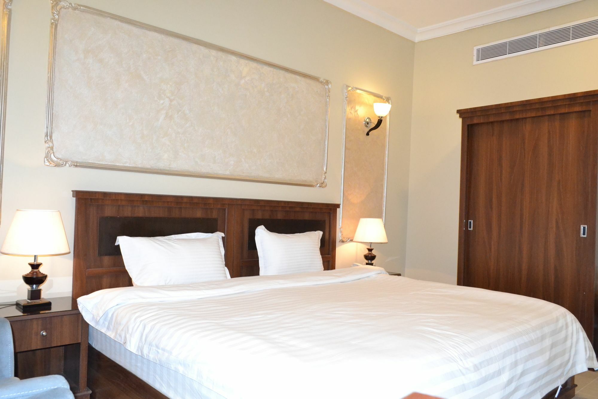 Gelnar Al Raqi Aparthotel Sultanah Exterior foto